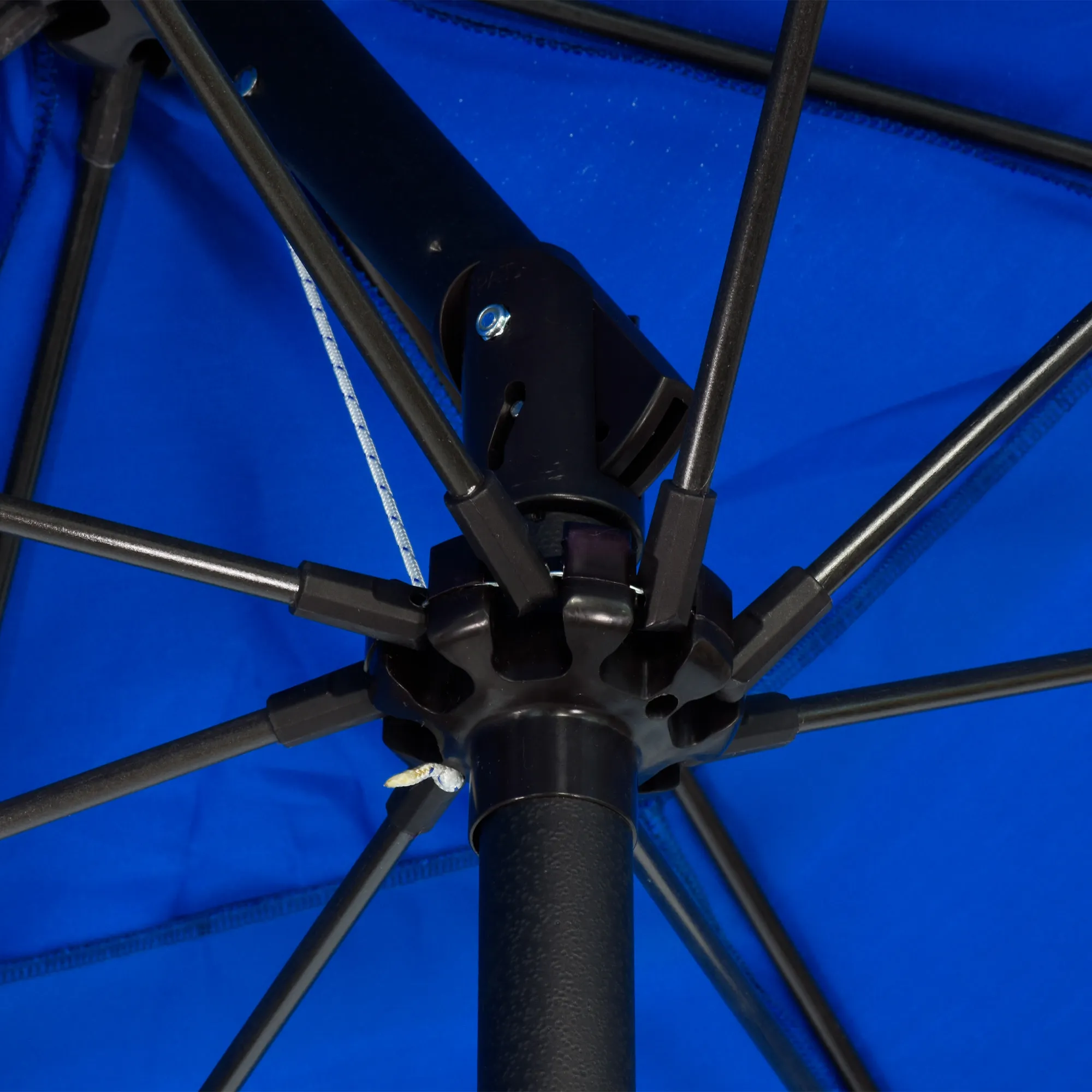 Photo demonstrating the seamless auto tilt function of the Vento Series Patio Umbrella by California Umbrella. This advanced feature enables precise canopy positioning with minimal effort, allowing for optimal sun protection throughout the day.